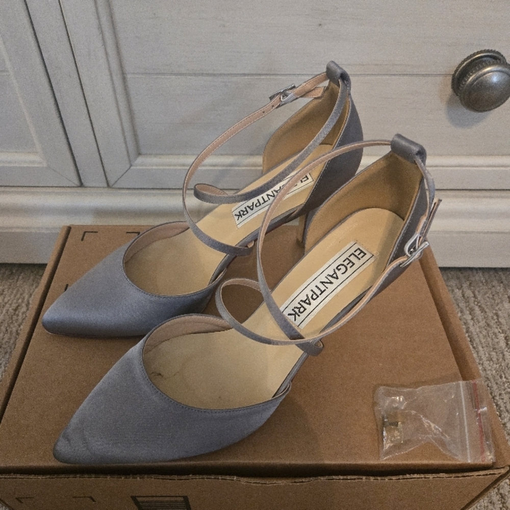 Gray Pointed-Toe Pumps With Diagonal Strap - image 3